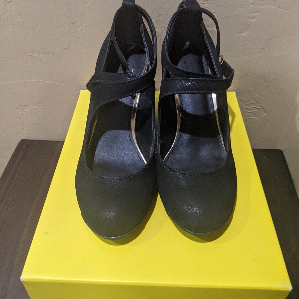 Kenneth Cole Reaction Black Wedges - 8.5